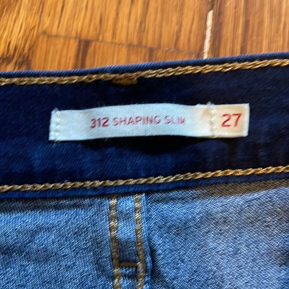 Levi’s dark wash shaping slim jeans - Picture 4 of 7